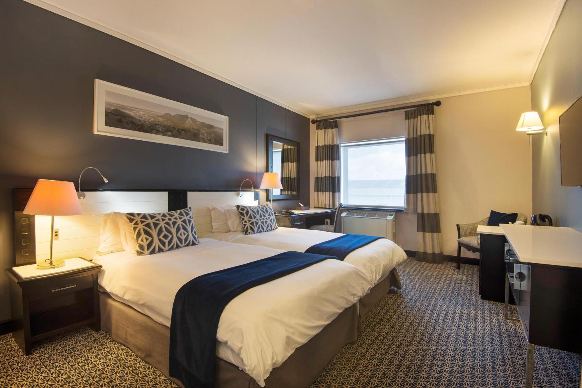 The Commodore Hotel 4*
