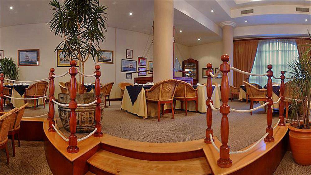 The Commodore Hotel 4*