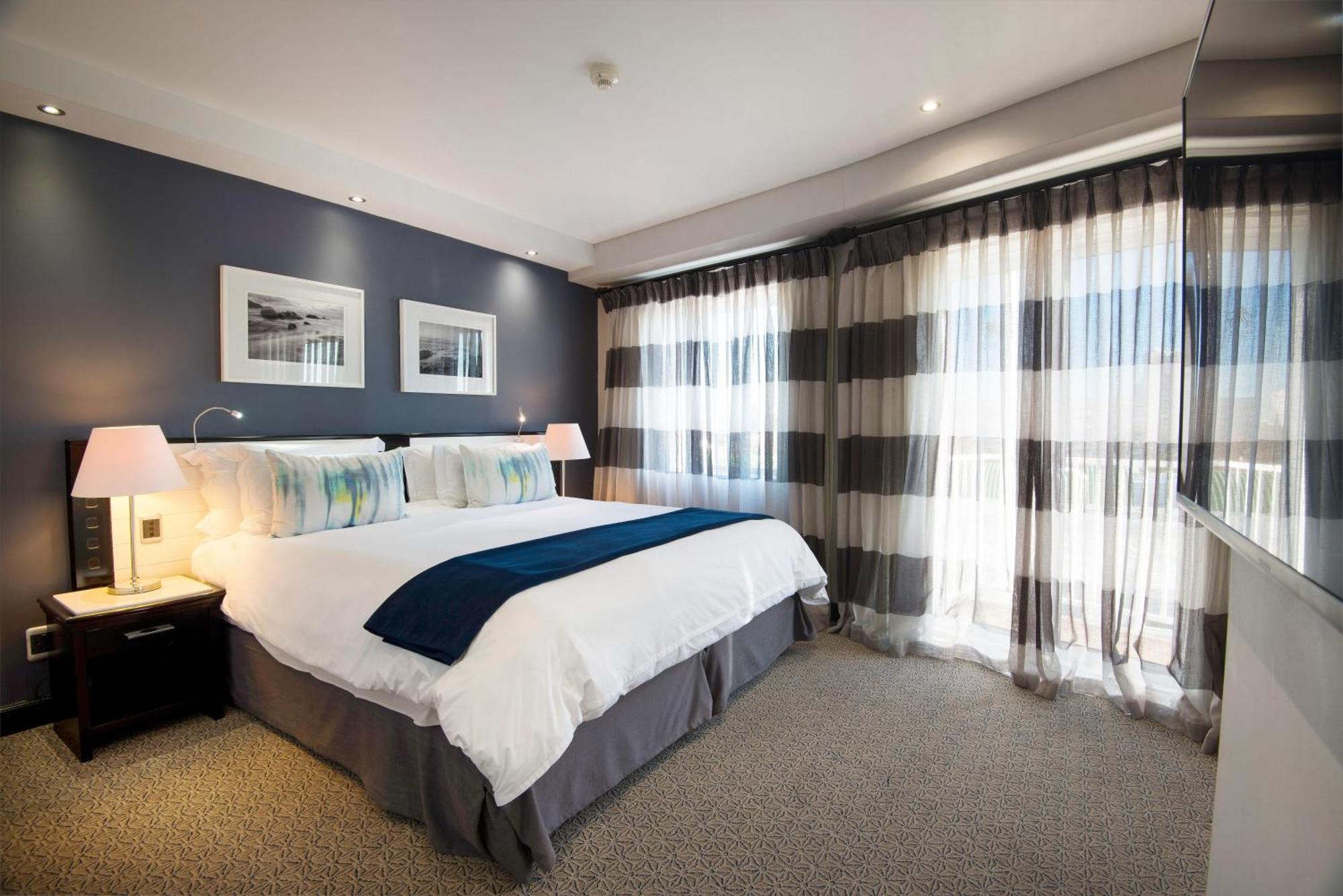 The Commodore Hotel 4*